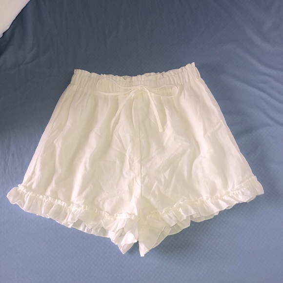 Cute white shorts 🩳 - Picture 5 of 7